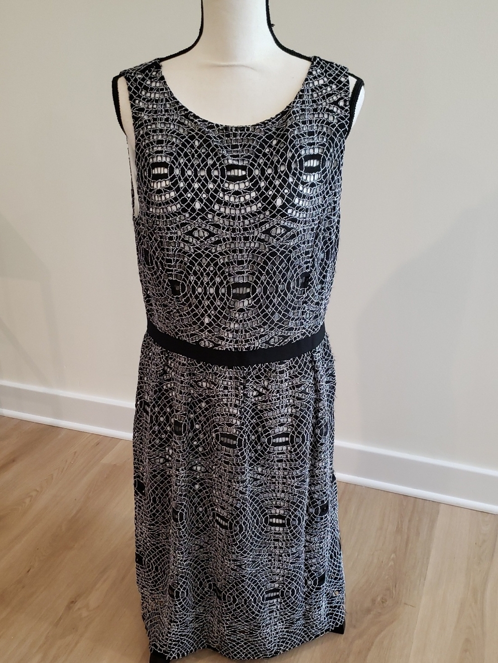 Chico's Black & White Geometric Crochet Lace Overlay Sleeveless Dress NWT